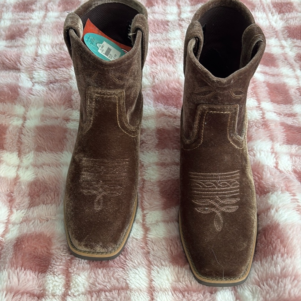 BNWT Justin Gypsy collection booties